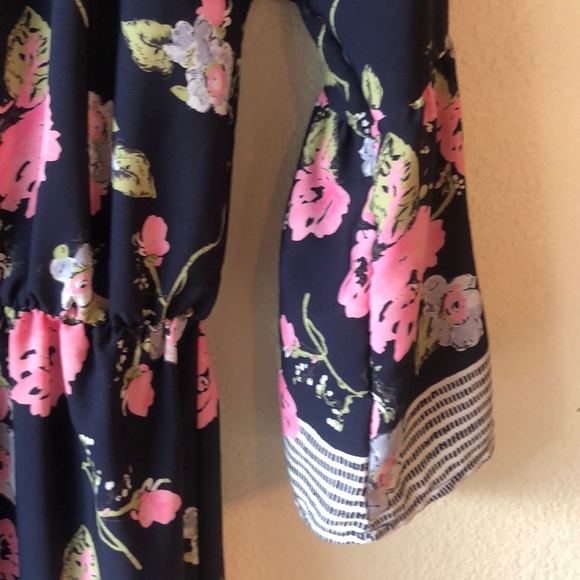 Le Lis Floral Boho Dress with Bell Sleeves - Picture 2 of 6